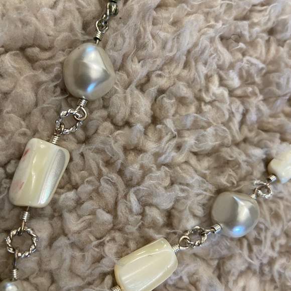 Vintage Pearl & FLOWER necklace with RHINESTONES White with silver chain - Picture 5 of 10